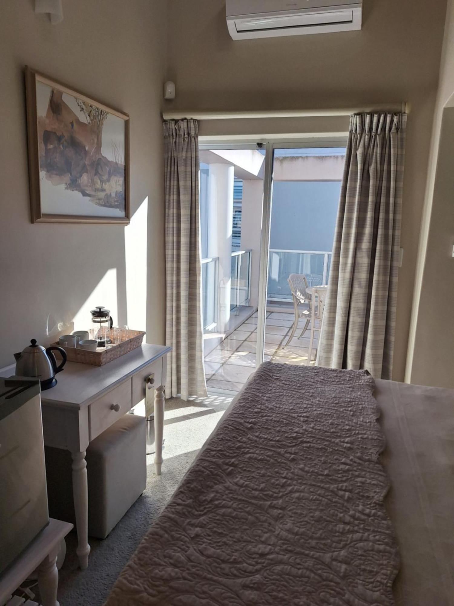 Russells On The Port Hotel Велдриф Екстериор снимка
